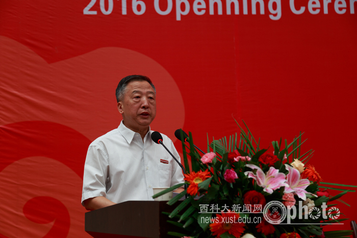 副校长马宏伟宣读《关于奖励2016级优秀新生的通报》