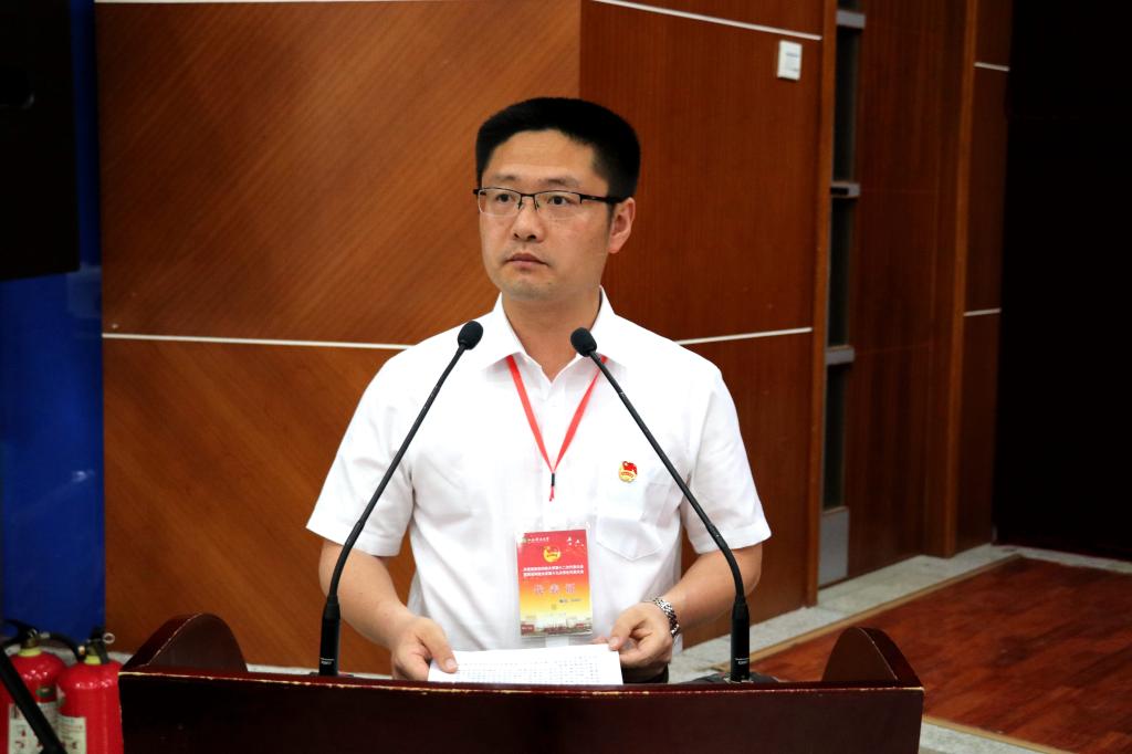 校团委书记周涛