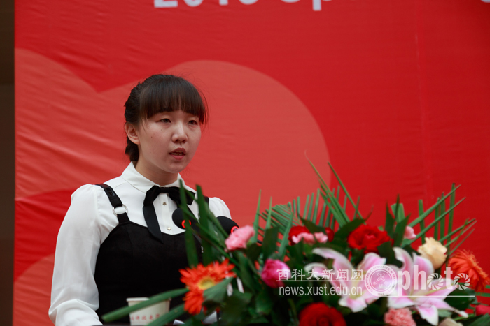在校生代表、学生会主席张昕钰发言